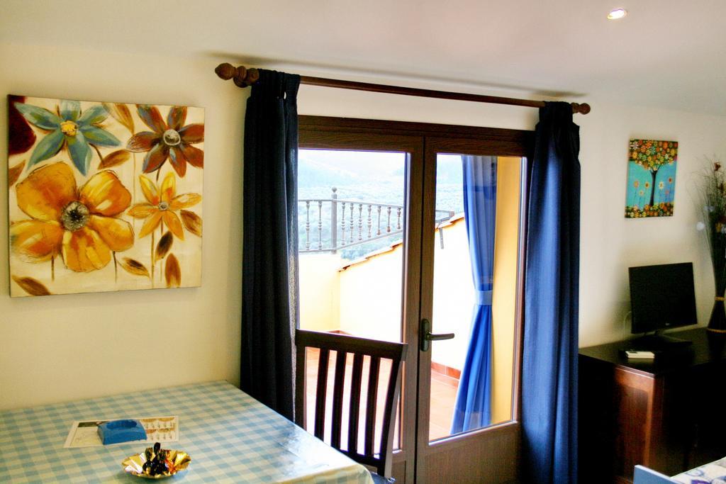 Apartamentos Turisticos Mirayuste Guadalupe  Habitación foto