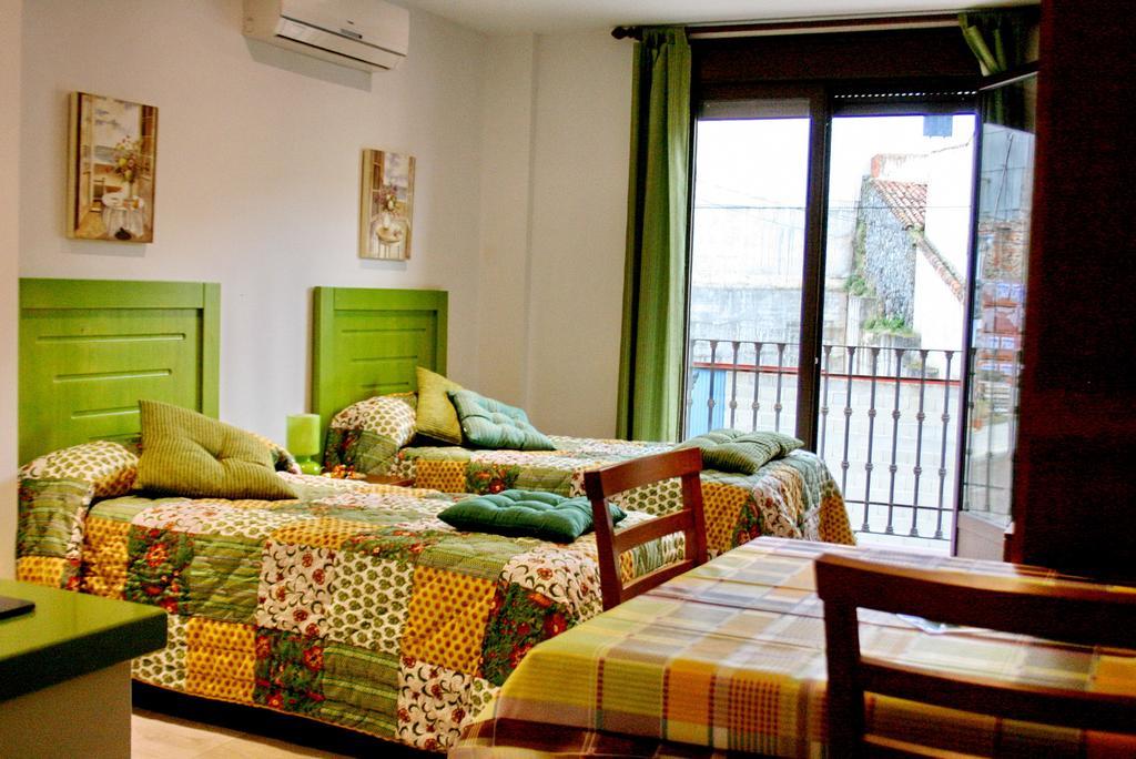 Apartamentos Turisticos Mirayuste Guadalupe  Habitación foto