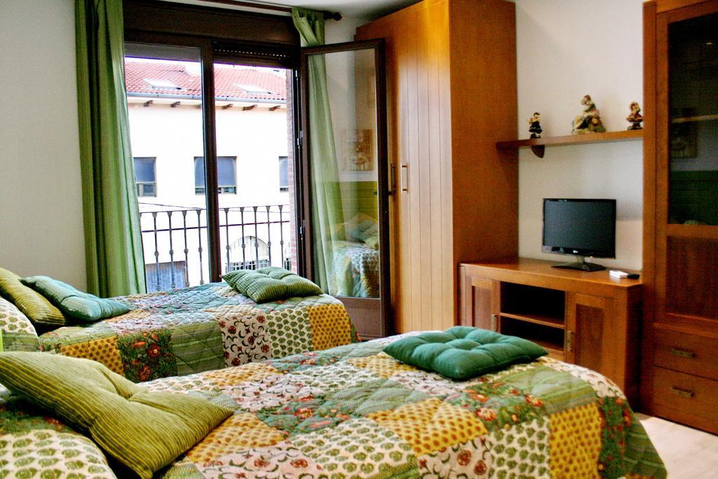 Apartamentos Turisticos Mirayuste Guadalupe  Habitación foto
