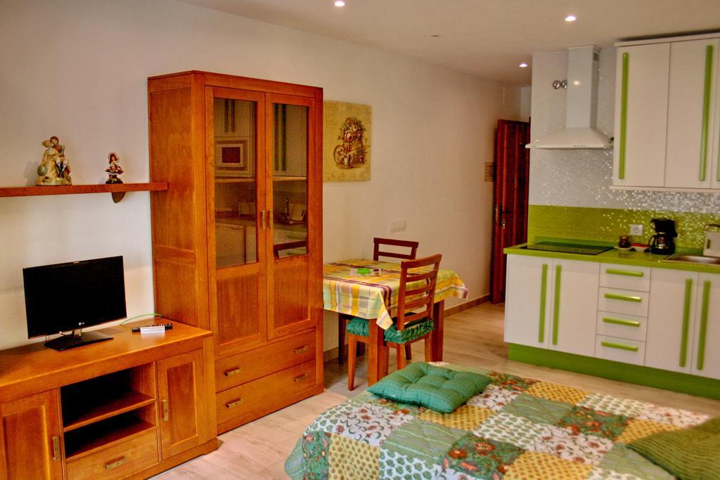 Apartamentos Turisticos Mirayuste Guadalupe  Habitación foto