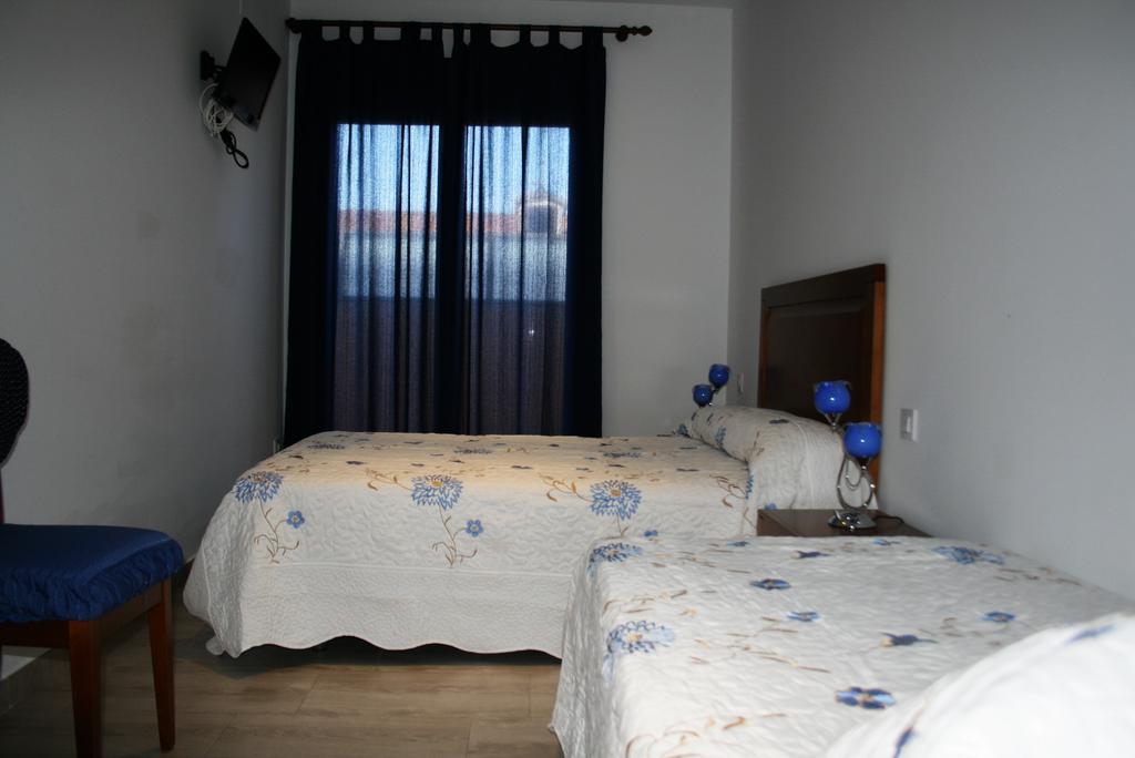 Apartamentos Turisticos Mirayuste Guadalupe  Habitación foto