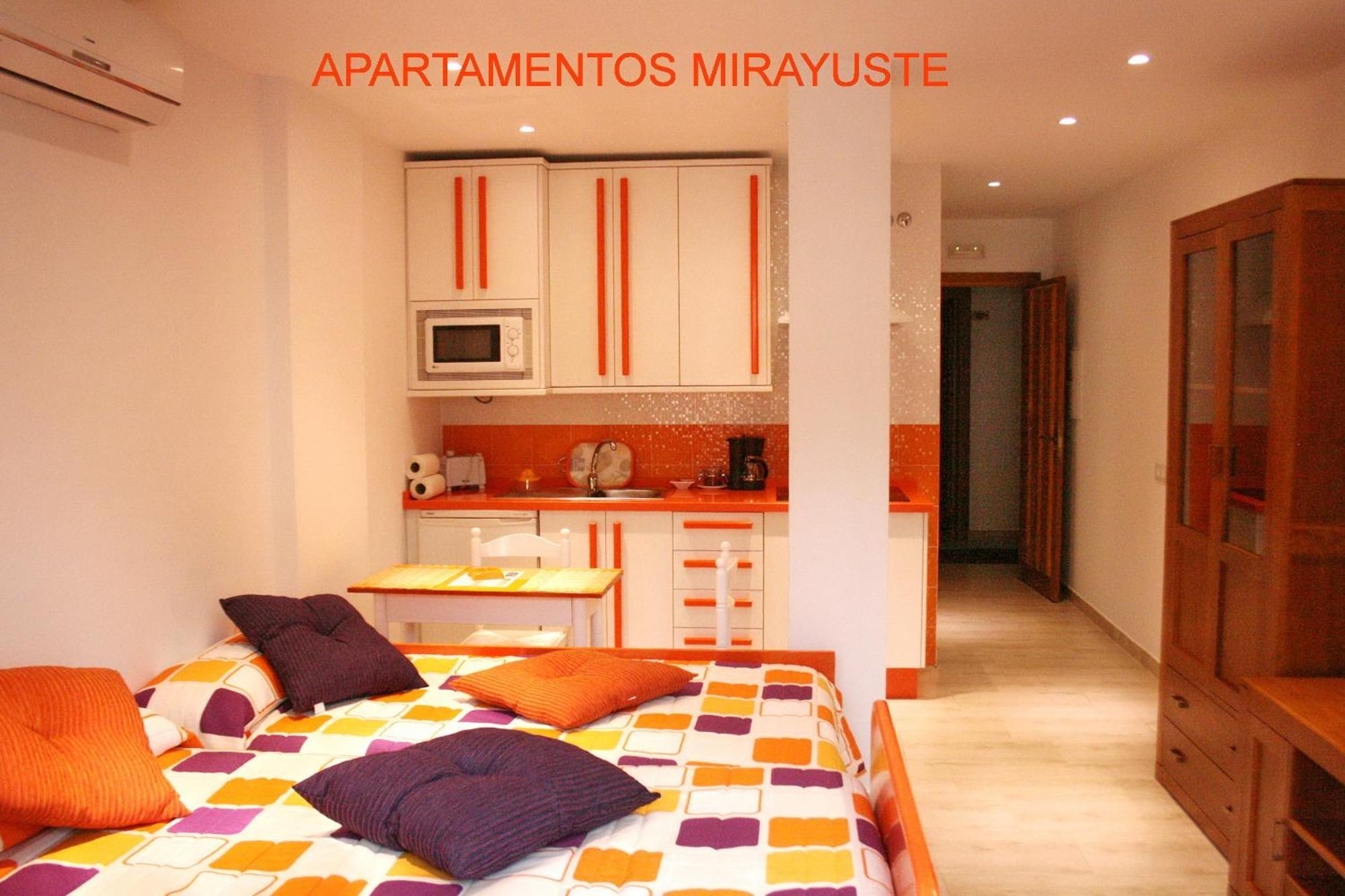Apartamentos Turisticos Mirayuste Guadalupe  Habitación foto